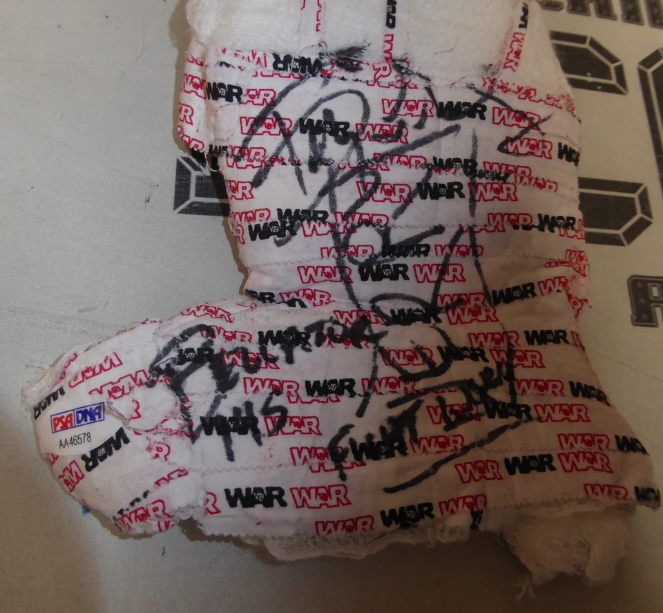 Bobby Lashley Signed Bellator MMA 145 Fight Worn Used Gloves Hand Wraps PSA/DNA - Image 3 of 4