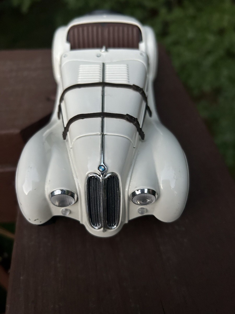 AUTOart 1/18 BMW 328 Roadster ミレミリア1938 BMW 328 Roadster, Mille Miglia 1940, #72 Richter/Briem, 1/18