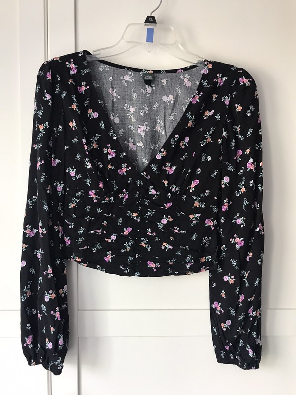 Womens Juniors Cropped Top Size Small Wild Fable Black Print Long Sleeves