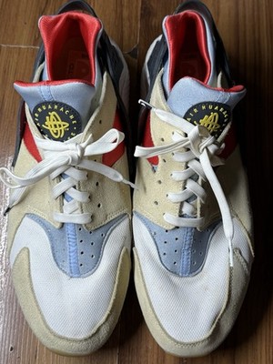 Nike Air Huarache Yin and Yang Set to Rise Sneakers DV2117-700