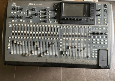 Behringer X32