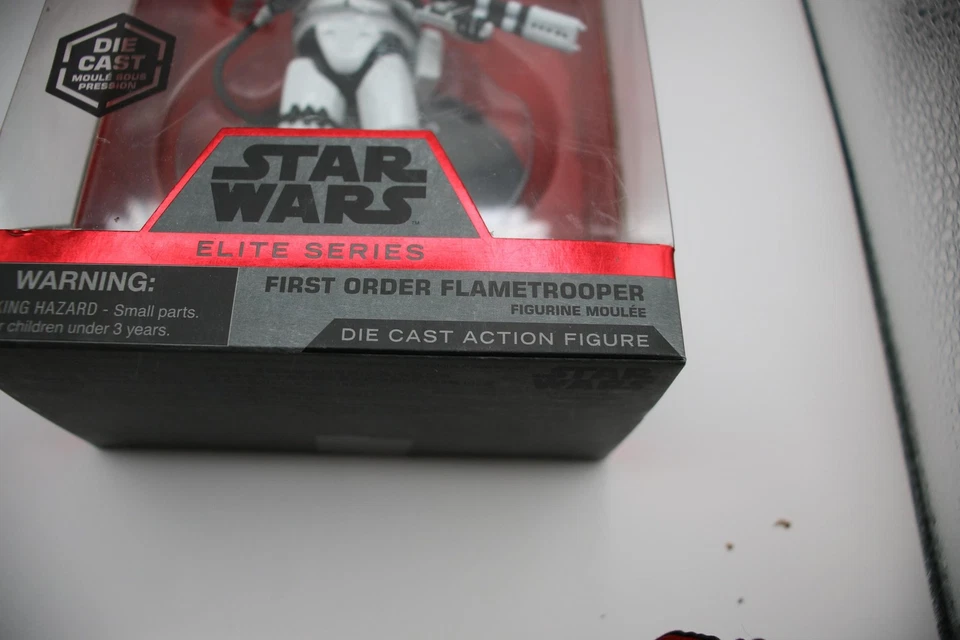 Disney Store Star Wars Elite Series Kylo Ren + First Order Flametrooper Die-Cast - Imagem 4 de 4
