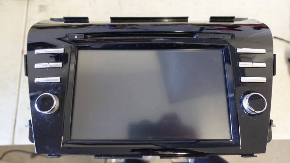 TESTED 2015-2016 Nissan Murano Head Unit QY8050 with Navigation SD Card CLEAN - Image 2 of 4