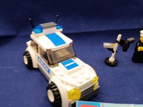 LEGO CITY: Police Car (7236) Used 100% complete w/instructions.  W/ Original box