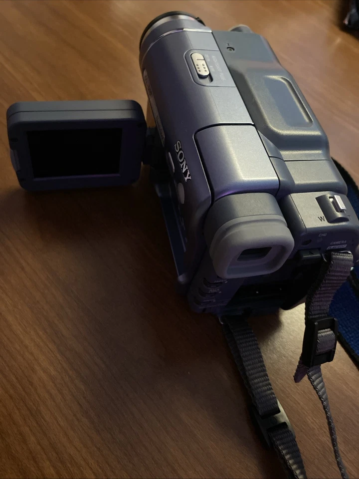 Videocámara Sony HandyCam Hi8 CCD-TRV128 REPUESTOS solo no se puede probar  Foto 2 de 4