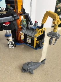 70631 The LEGO Ninjago Movie Garmadon's Volcano Lair - Near 100%