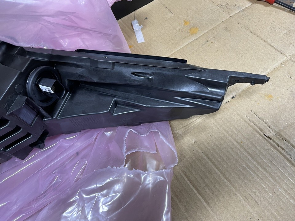 2016 2018 CADILLAC CT6 RH PASSENGER W/INTELLIBEAM HEADLIGHT OEM NEW