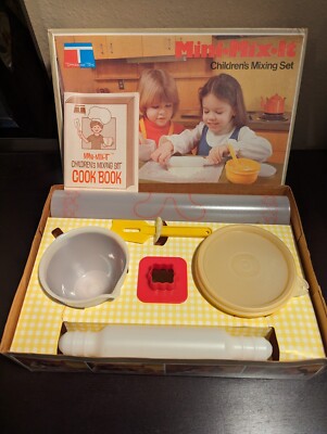 Tupperware TupperToy Childs Mini- Mix- It  with Box Complete
