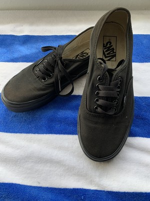 black authentic vans size 6