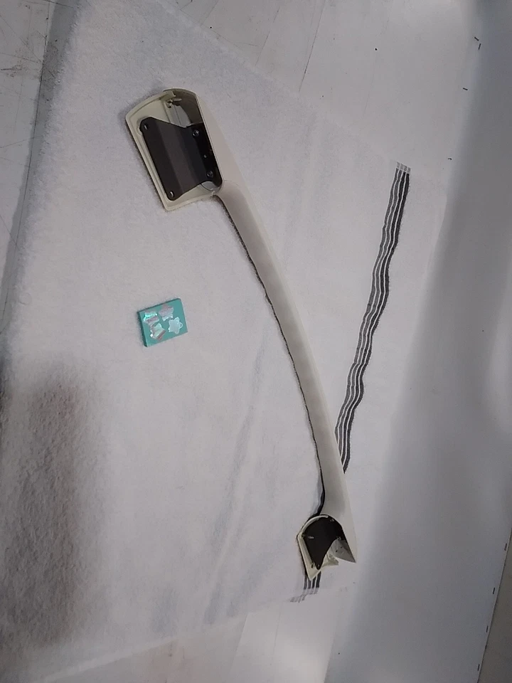 Дверная ручка морозильника холодильника Amana с зажимами PN: 67006460 - Изображение 2 из 4