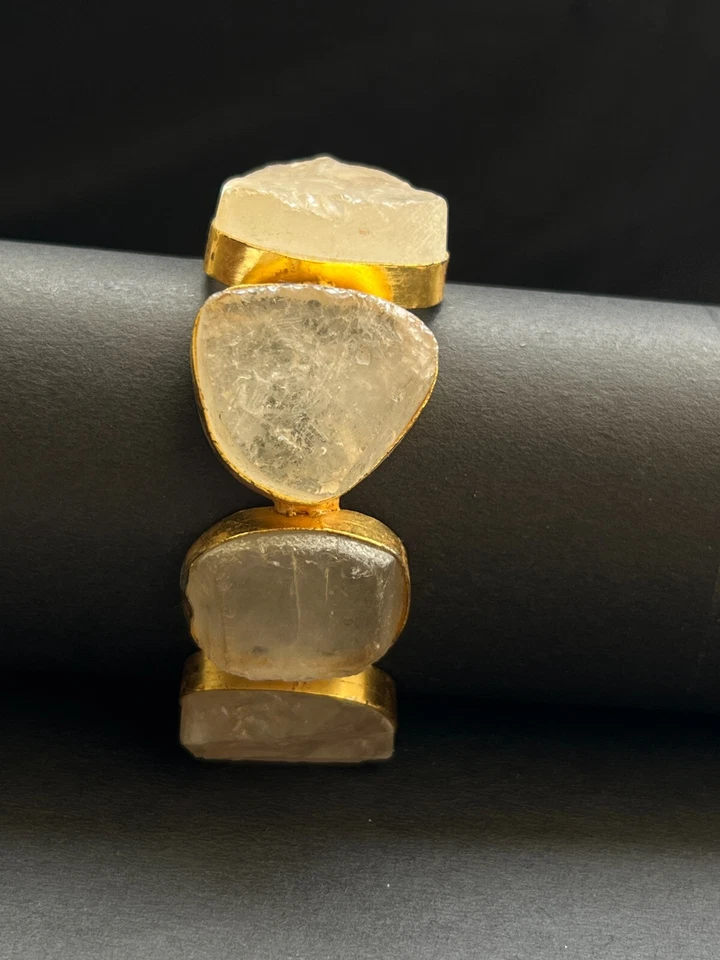 Brazalete de cuarzo druzy transparente crudo chapado en oro | Pulsera hecha a mano de piedra natural Foto 3 de 4