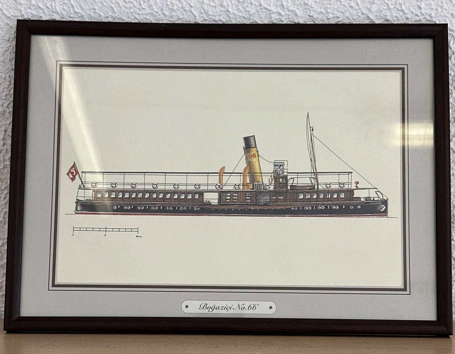 Cadre Gravure Vintage De Bateau Avec Drapeau Turc « Boğaziçi No.66 »