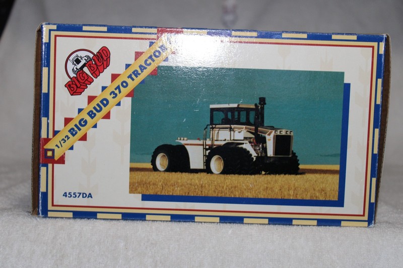 1/32 BIG BUD 370 TOY FARMER  NIB