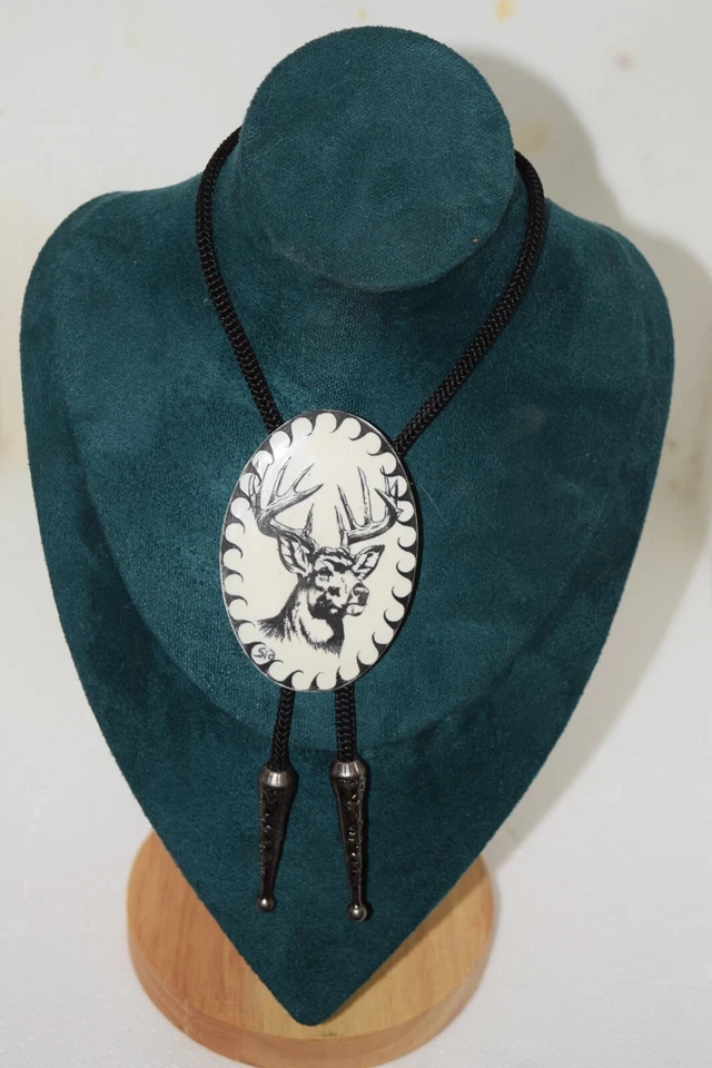 Bolo Corbata Mano Scrimshawed Big Buck Cola Blanca Ciervo! ¡Muy bonito! Foto 2 de 3