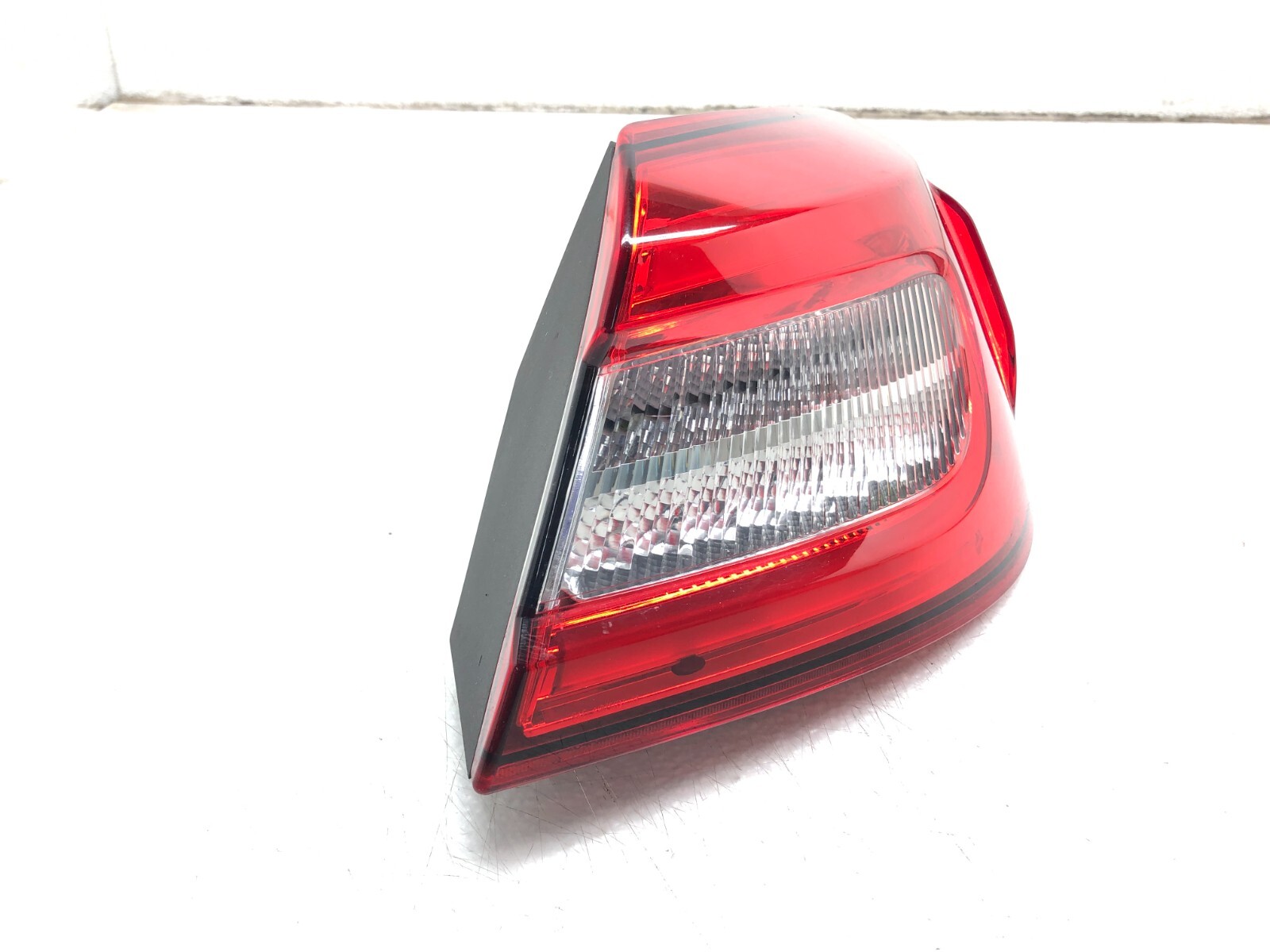 2014-2017 MASERATI QUATTROPORTE RIGHT PASS REAR OUTER TAIL LIGHT TAIL LAMP OEM