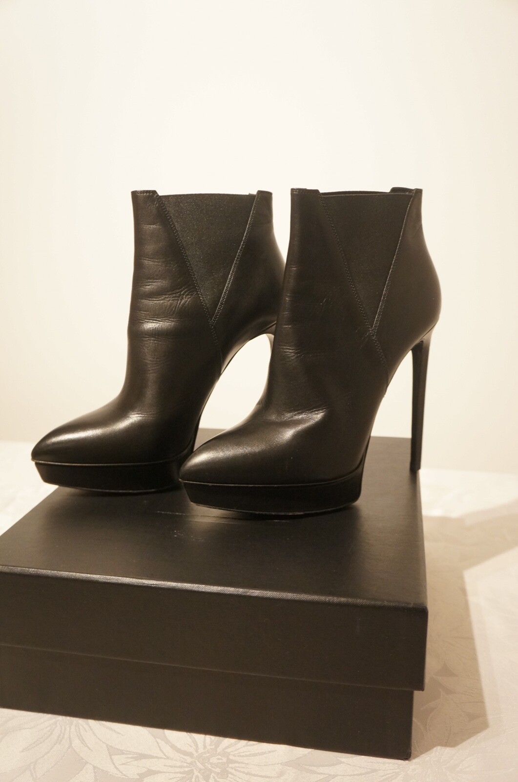 Stivaletti Saint Laurent taglia UK 6 EU 39 5 RRP. €745 00