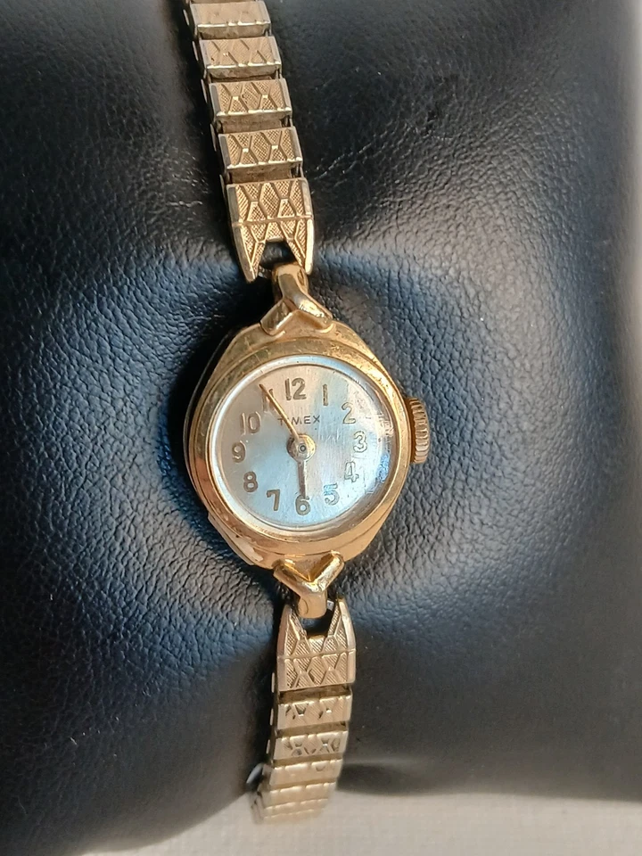 Reloj Timex para mujer vintage dorado totalmente juled cuerda Foto 2 de 2