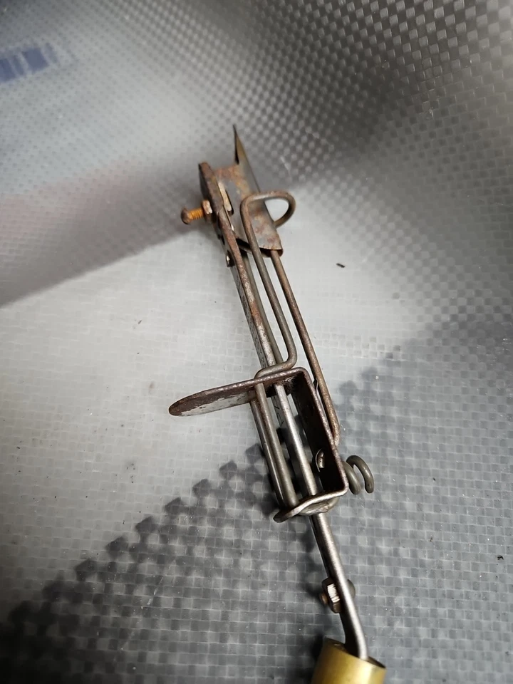 Vintage Bluenose Rug Hooker Tool For Hooked Yarn Rugs Box & Instructions - Image 2 of 4