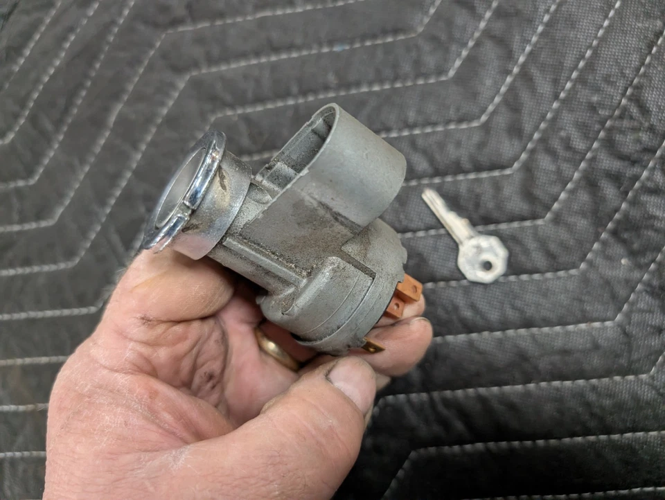 Cadillac 1966 bonito interruptor de encendido original y bisel Eldorado Deville Fleetwood Foto 3 de 4