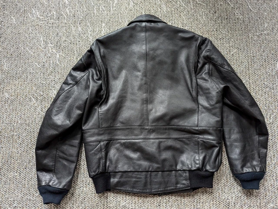 Chaqueta de moto Harley Davidson de cuero vintage de los años 90 44 negra BOMBER flyer a2 Foto 2 de 4