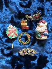 VINTAGE LOT OF 6 CHRISTMAS PINS BROOCHES + BONUS GOLD SEQUIN XMAS TREE KEY RING