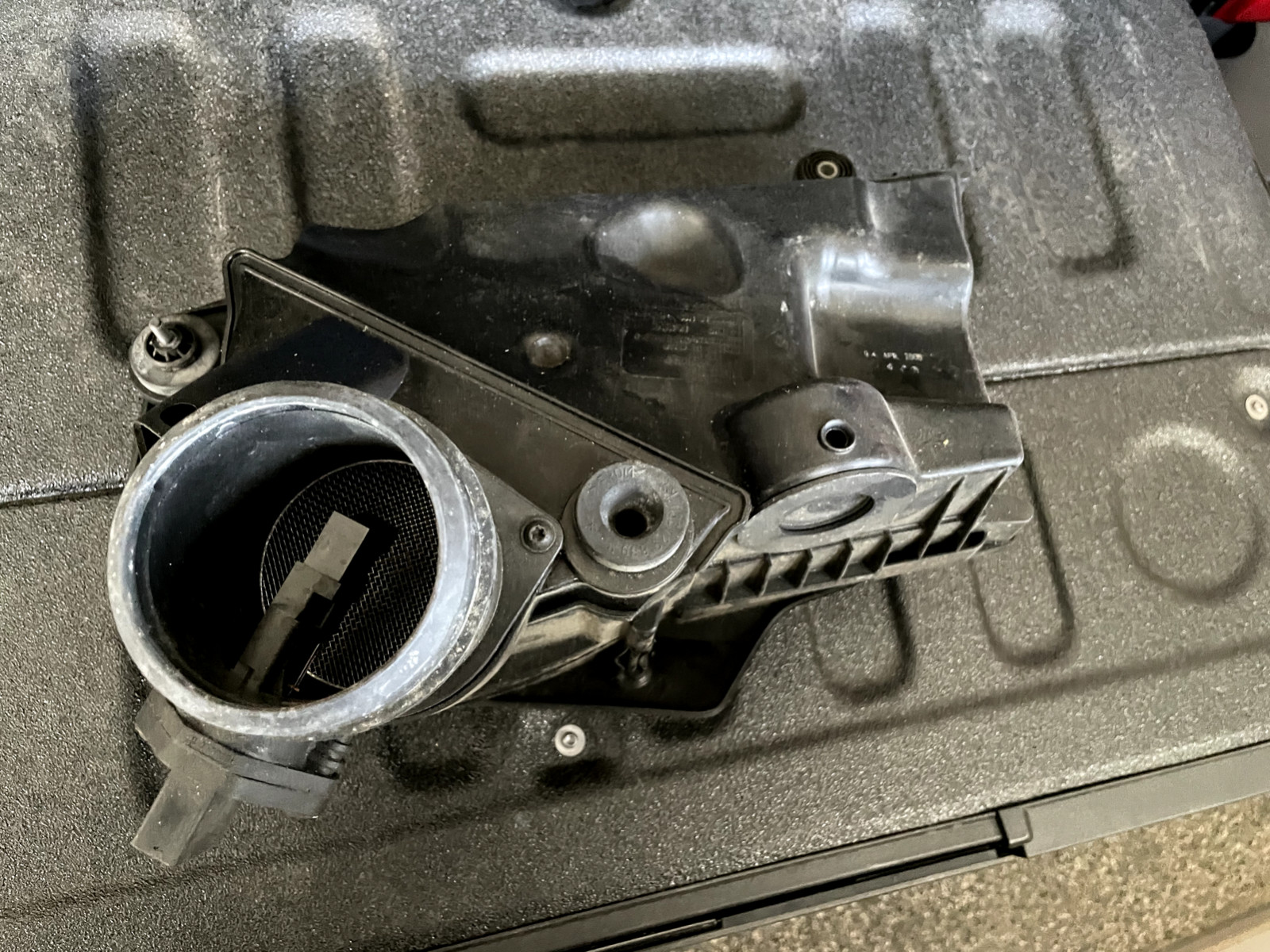 Bentley Continental GT 6.0L passenger side Air Cleaner Filter Housing 04 - 10.