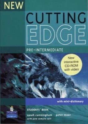 New Cutting Edge Pre-intermediate Students Book and CD by Sarah Cunningham New
