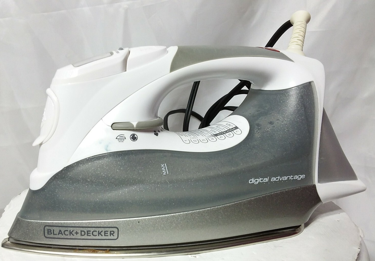 black and decker digital advantage iron