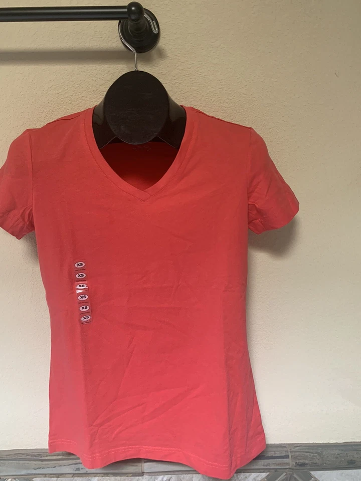 全新带标签 Lady Foot Locker LFL T 恤 XS V 领 100% 棉橙色短袖 — 第 3/4 张图片