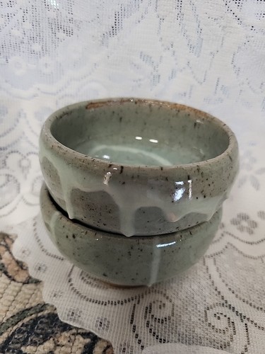 Pair Of Green Glazed Artisan Pottery Bowls Signed YOKO - Picture 5 of 6