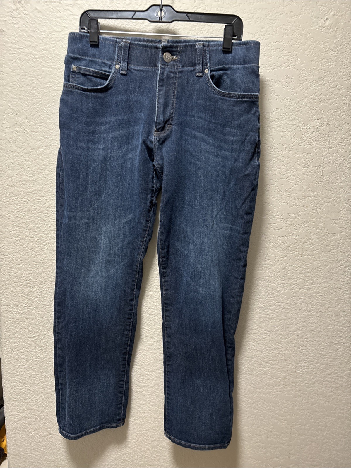 Lee Men&rsquo;s Blue Jeans, Extreme Motion, Straight Fit, Tapere