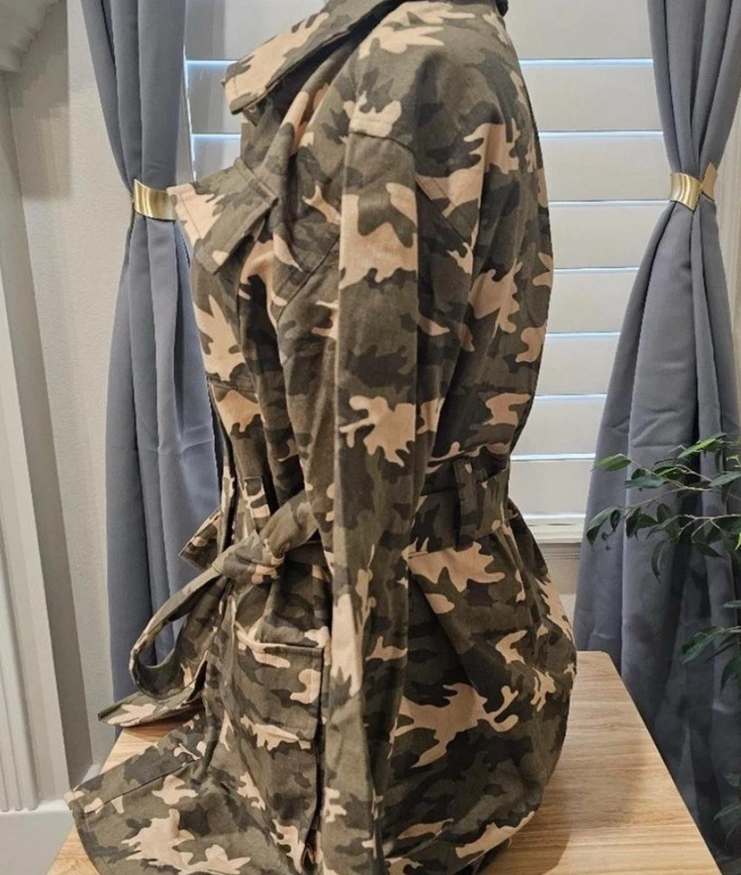 Camo Utility Jacket Size medium NWT - Image 4 of 4