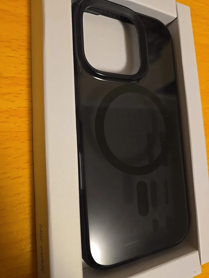 Tech21 Evo Check para iPhone 16 Pro 6.3" con magsafe negro/humo Foto 3 de 4