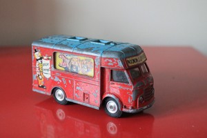 corgi smiths karrier van