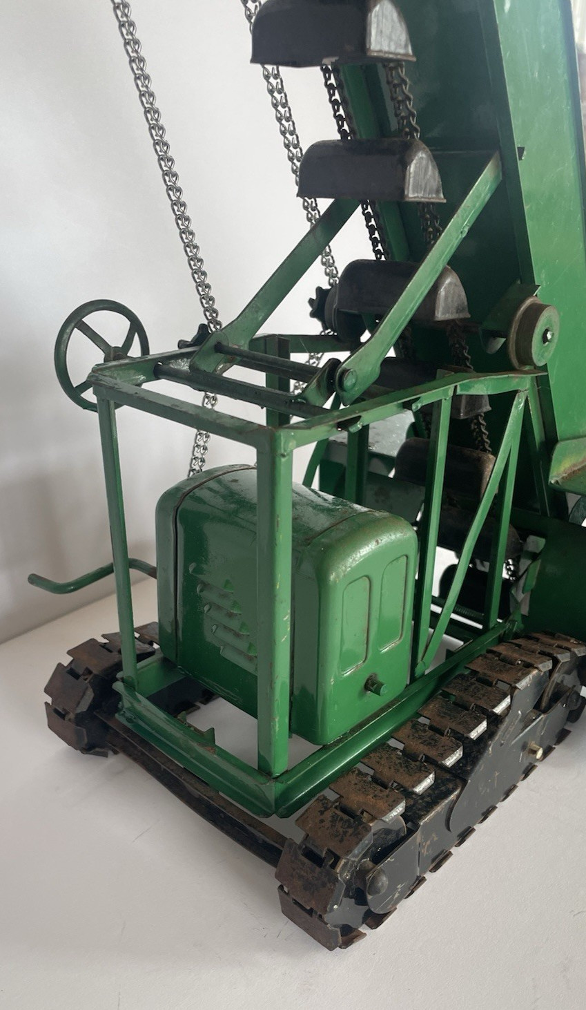 VINTAGE DOEPKE MODEL TOYS BARBER GREEN BUCKET LOADER