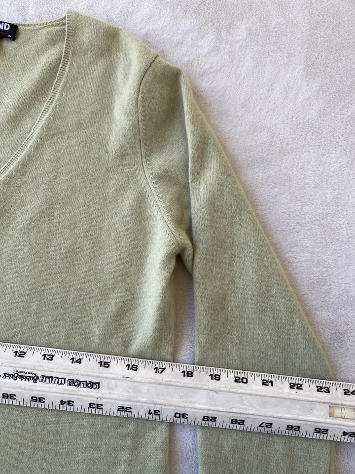 Kirkland Womans Sweater Top Green Large Solid 100% Cashmere Long Sleeve V Neck - Image 4 of 4