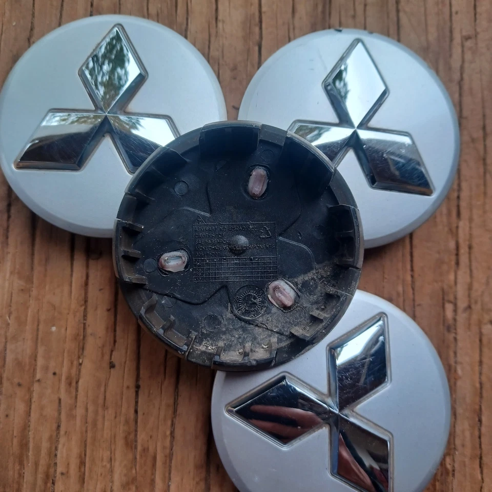 Juego de 4 tapas centrales Mitsubishi Diamante Galant Raider, 2004-2012 p/n 4252A01322 Foto 3 de 3