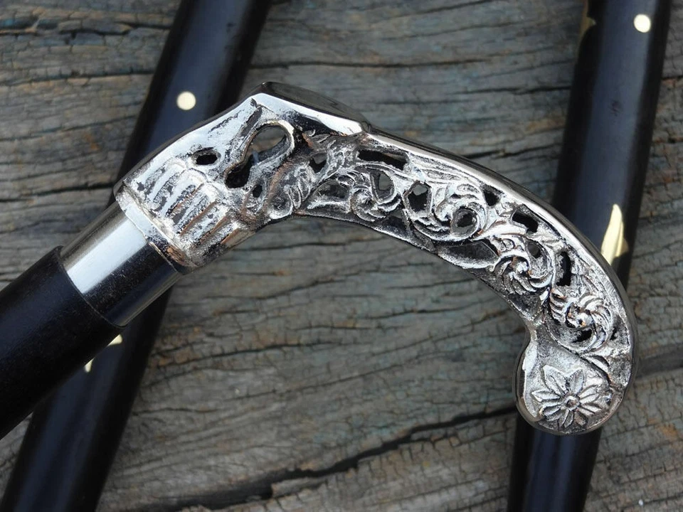 Bastón de madera vintage cromado grabado con incrustación negra hecho estilo latón Foto 4 de 4