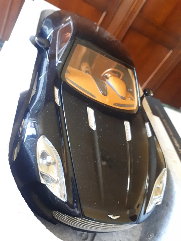 Aston Martin One-77 Black Met (perla nera) Autoart 1/18- Limited Edition - Immagine 2 di 4