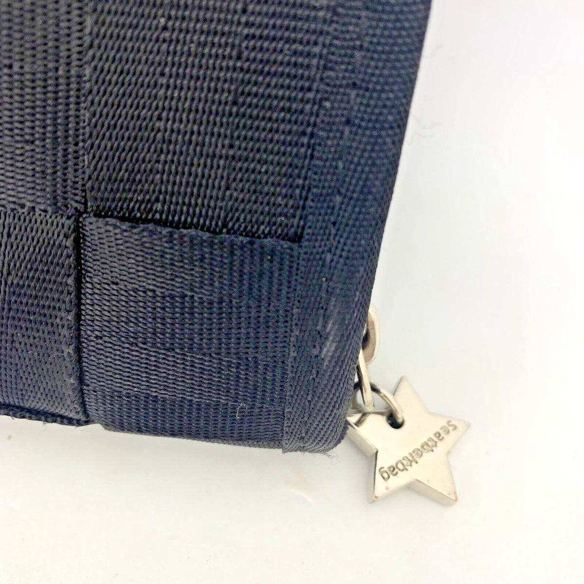 Harveys shop seatbelt wallet