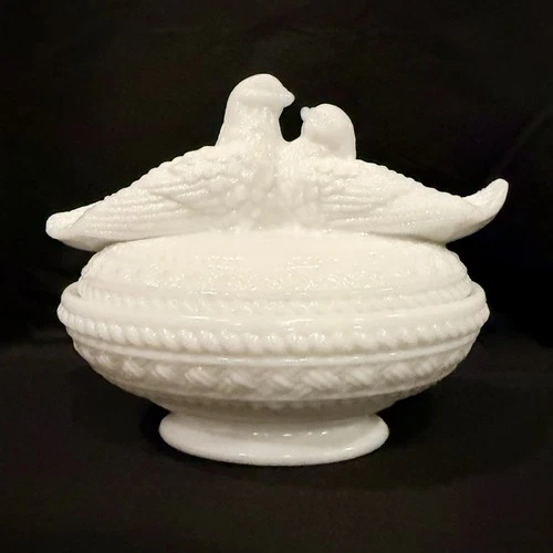 RARE Vintage GLOWS Westmoreland Love Birds On Nest White Milk Glass UV REACTIVE!