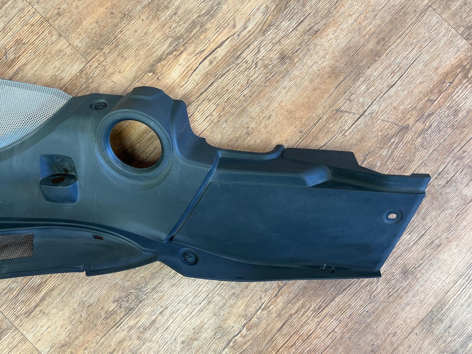 2008-12 2014-15 AUDI R8 Left Engine Compartment Cover 420863081K *Hole in screen