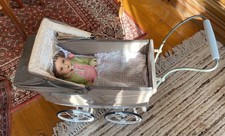 Retro Kinderwagen Mit Puppe