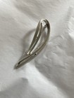 Vintage Sarah Coventry Silvertone Wave Pin Signed Jewelry — photo 3