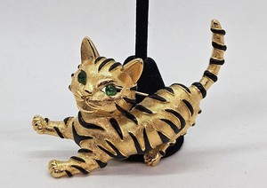 Authentic Vintage Trifari Tiger Cub Pin Gold Plated Green Eyes Enamel Stripes ARK Series
