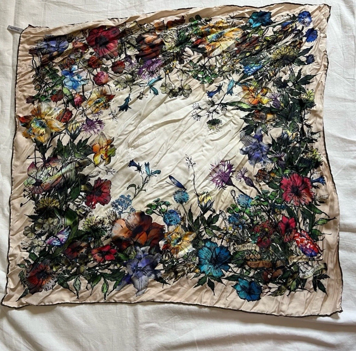 Foulard Christian Dior en sergé de soie. Thème jardin botanique