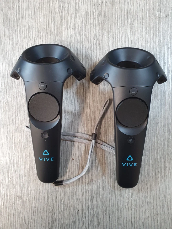 HTC Vive VR Headset w/ Controllers and 2x Base Stations Grade B EC3110 - Image 4 of 4