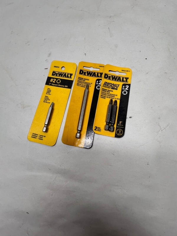 4 ~NEW~ DEWALT #2 SQUARE RECESS BIT IN ORIGINAL PACKAGES (NO RESERVE)