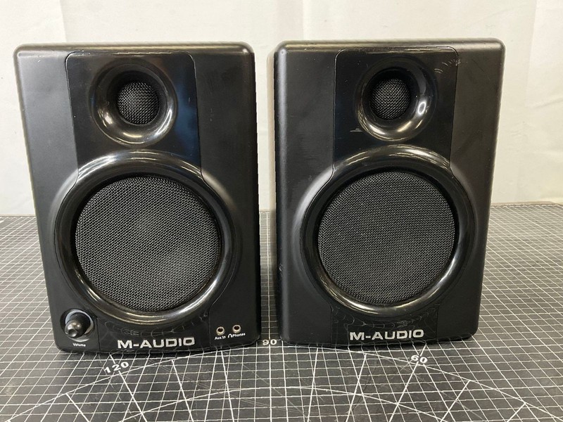 M-Audio AV 40 Studiophile Desktop Reference Speakers Studio Monitors - Tested