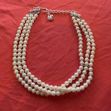 Vintage White Carolee faux pearl necklace w/ silver toned clasp & heart charm